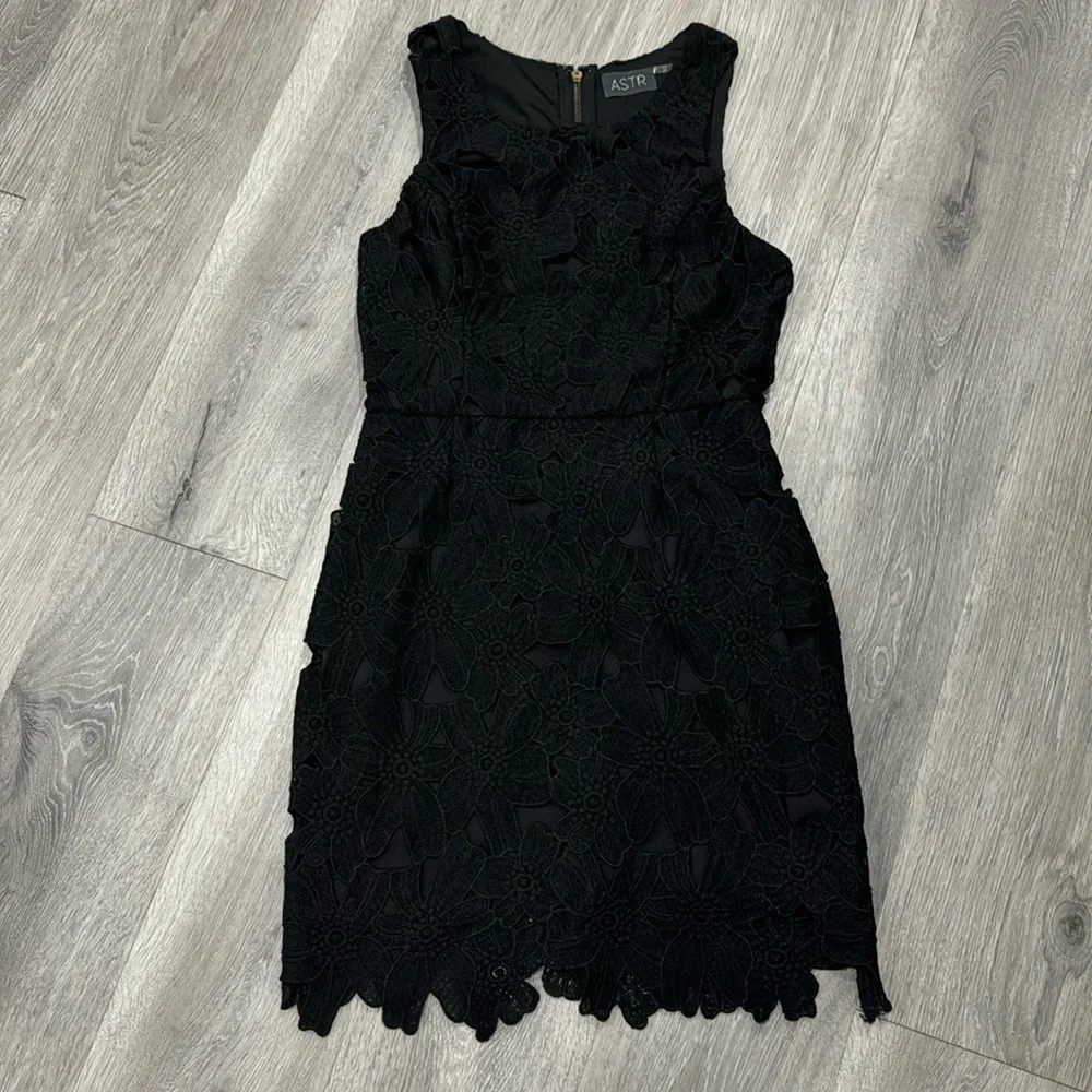 Lace Crochet ASTR The Black Label Women’s Black Sleeveless Midi Dress Medium - Picture 2 of 16